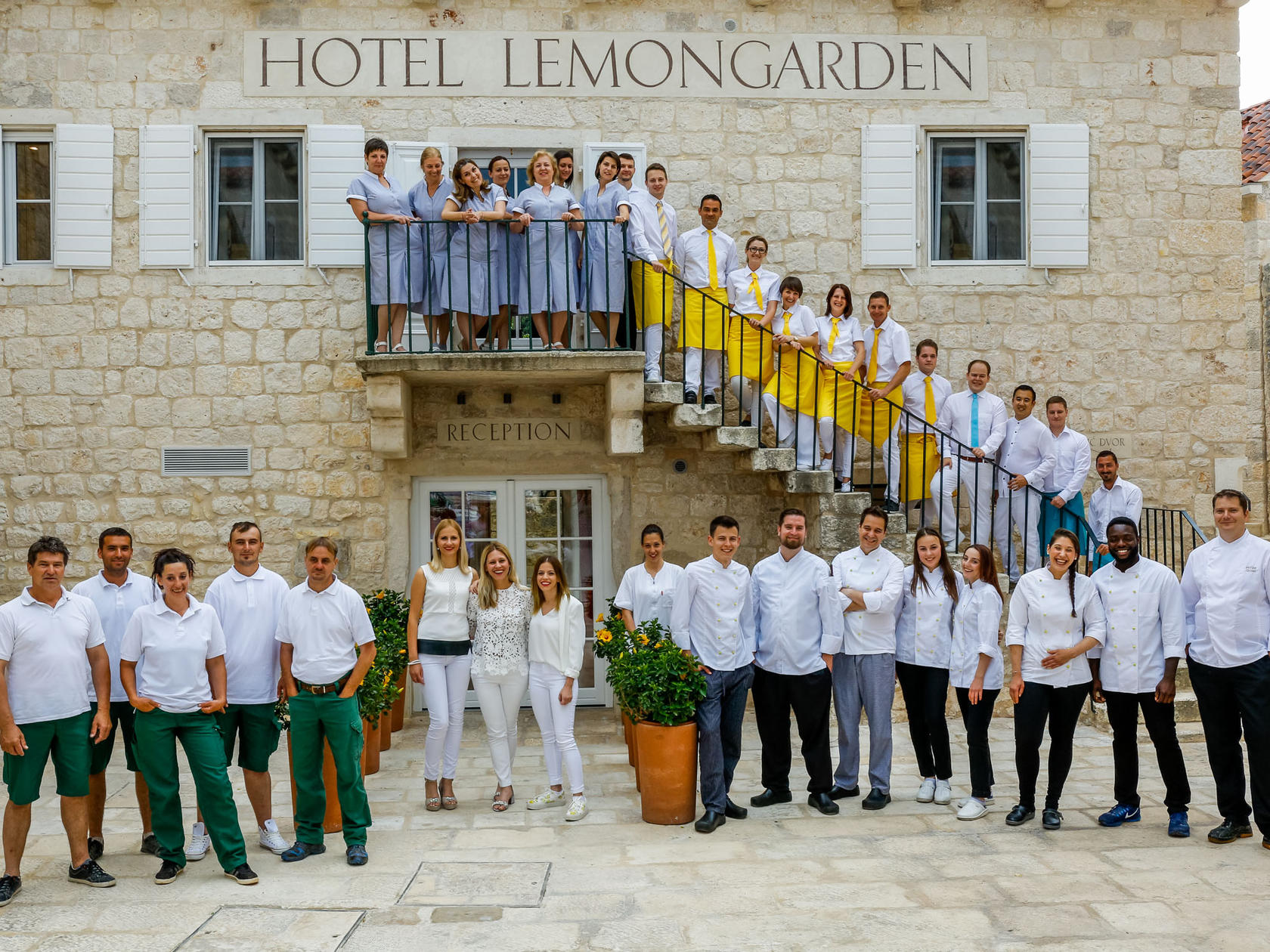 Gruppenfoto des Teams vom Hotel Lemongarden